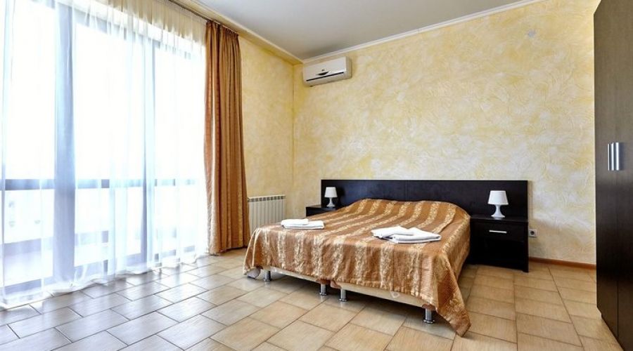 Стандартный 3-местный 1-комнатный (с балконом)