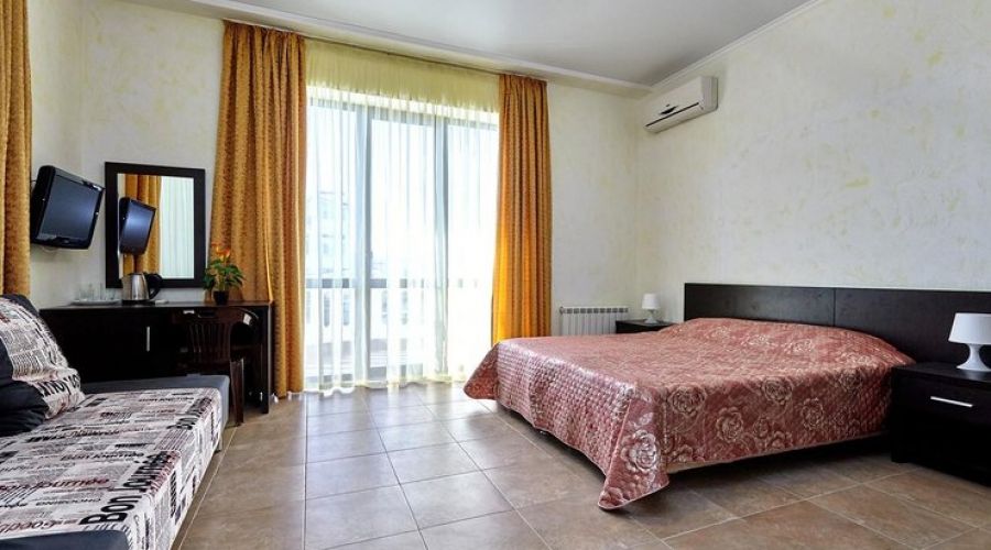 Стандартный 3-местный 1-комнатный (с балконом)