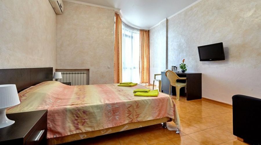 Стандартный 3-местный 1-комнатный (с балконом)