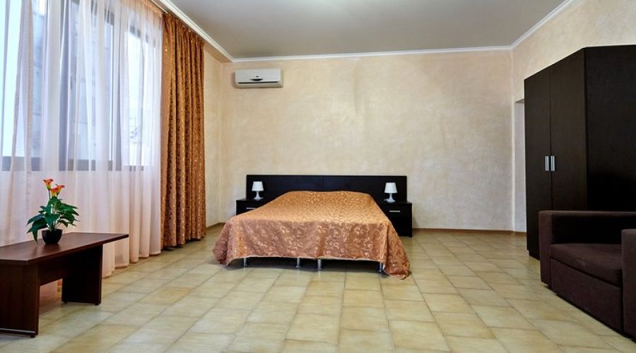 Стандартный 4-местный 1-комнатный (без балкона)